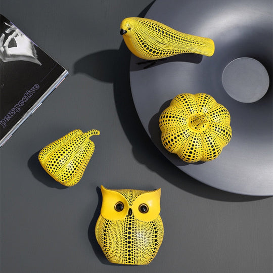 Moderne Pompoen Sculptuur in Kusama-Stijl 4