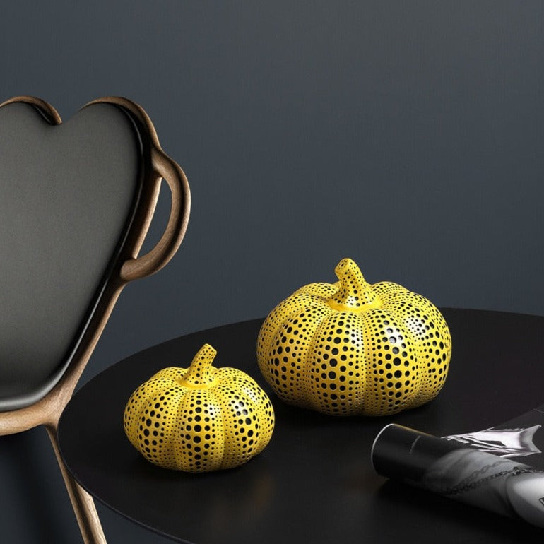 Moderne Pompoen Sculptuur in Kusama-Stijl 5
