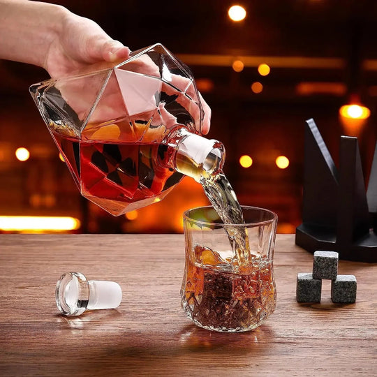 Whiskey Karaf Diamantvorm met Houten Houder 2